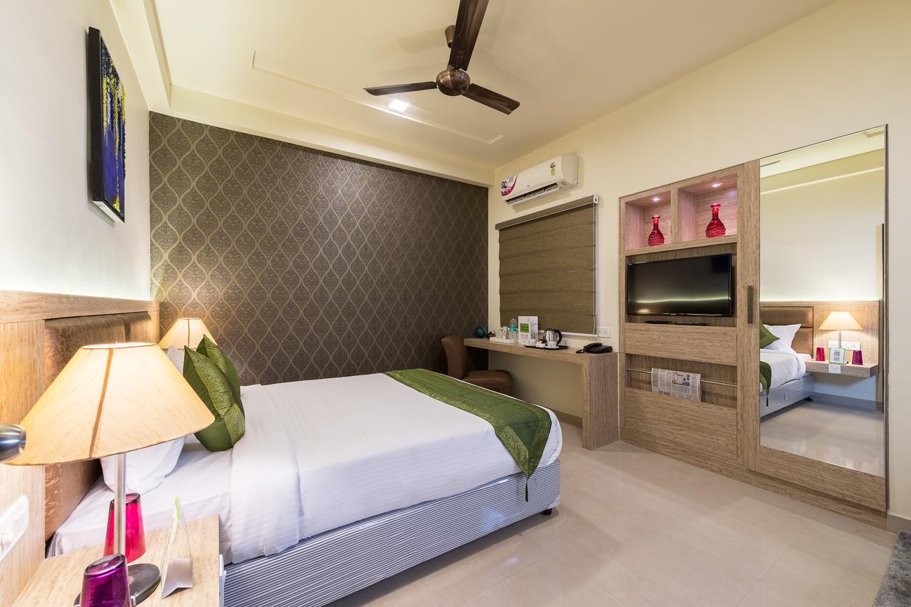 Treebo Nestlay Casa Hotel Ченай Екстериор снимка