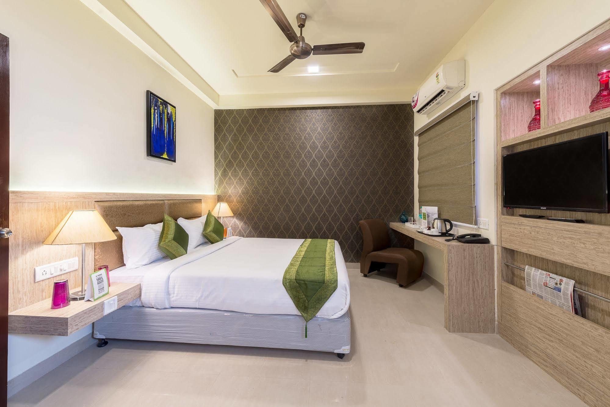 Treebo Nestlay Casa Hotel Ченай Екстериор снимка