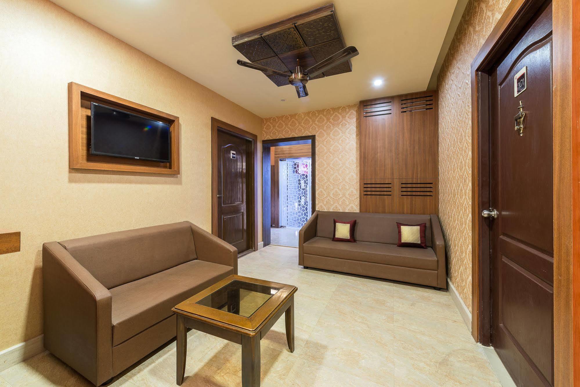 Treebo Nestlay Casa Hotel Ченай Екстериор снимка
